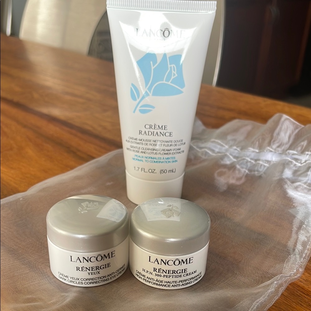 Crème Radiance and Rénergie Skincare Set - White